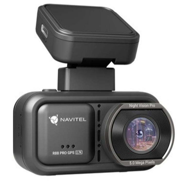 Navitel R88 PRO GPS avtomobilska kamera v črni barvi, prikazana s sprednje in zadnje strani z barvnim zaslonom ter priloženim GPS modulom.