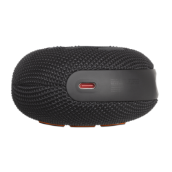 Spodnja stran zvočnika JBL črne barve z vidnim priključkom za polnjenje