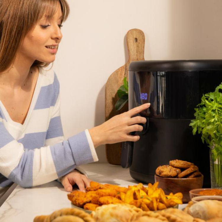 Cvrtnik na vroč zrak Cecotec Cecofry Bombastik 6000 Full, 1700 W, 6 l, črna