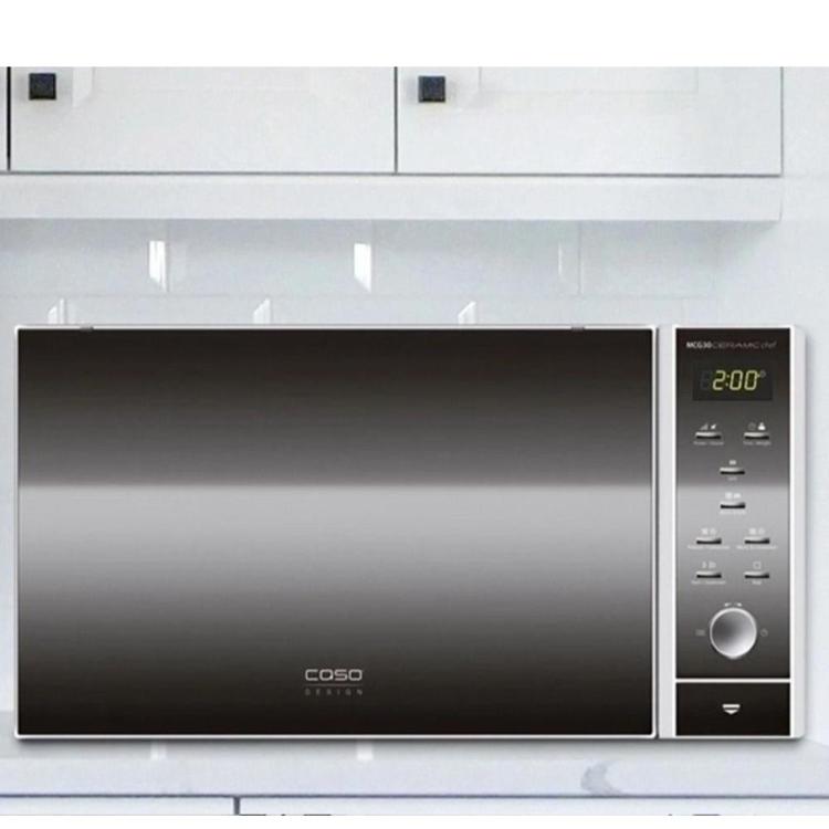 Mikrovalovna pečica CASO MCG 30 Ceramic Chef z elegantnim ohišjem iz nerjavečega jekla, samodejnimi programi in kombinirano funkcijo mikrovalov, žara ter konvekcijske peke združuje vsestranskost, zmogljivost in sodoben dizajn za vsako kuhinjo.