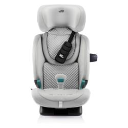 Britax Römer Advansafix Pro Lux i‑Size avtosedež brez notranjega pasu, nastavljen za večjega otroka, sprednji pogled.