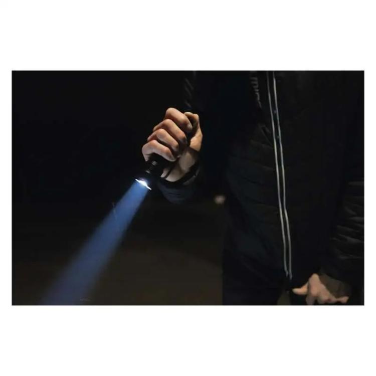 Ročna LED svetilka Emos 500 lm, 4× AAA, fokus, kovinska
