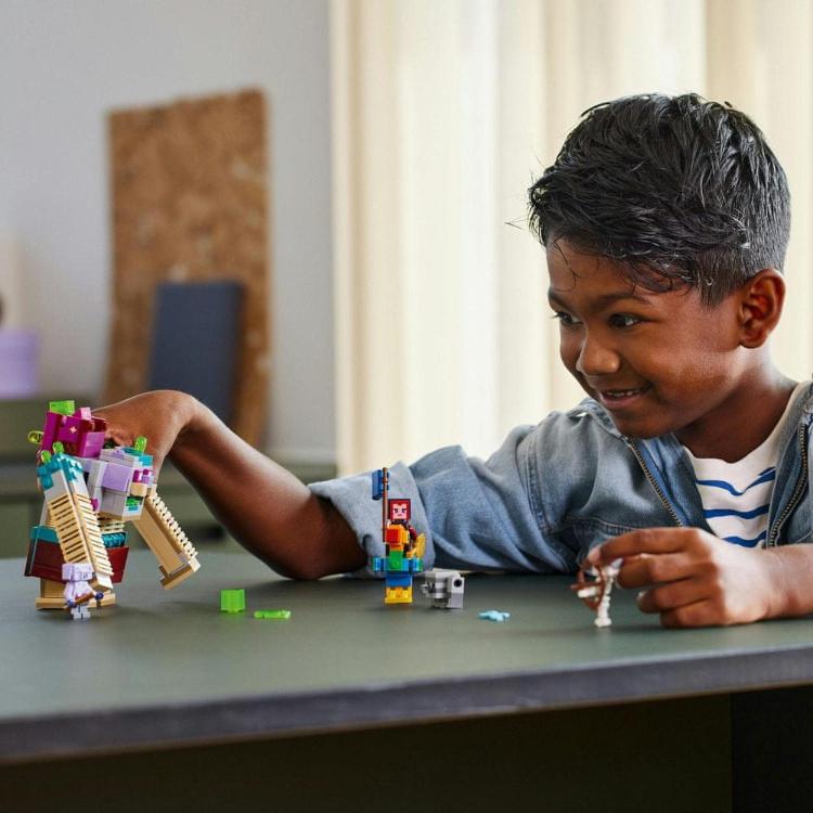 Lego Minecraft Končni obračun z Devourerjem - 21257