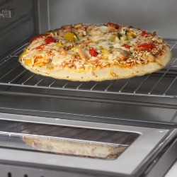 CASO Design namizna pečica z nastavljivo temperaturo, časovnikom in prostorno notranjostjo zagotavlja prilagodljivo uporabo ter učinkovito pečenje, gratiniranje in pogrevanje hrane.