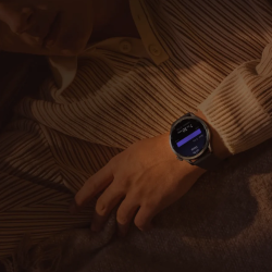Xiaomi Watch S5 46 na zapestju spremlja podatke o spanju prek preglednega barvnega zaslona.