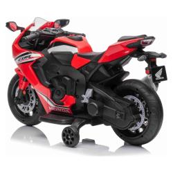 Otroški električni motor Honda CBR rdeče barve, zadnji del pod kotom