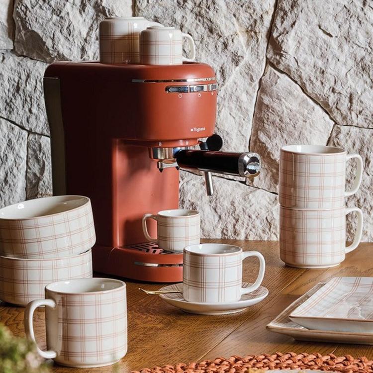 Set skodelic s podstavkom, porcelan, 220 ml, 6 kos