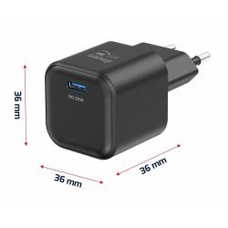 Swissten GaN 35 W z napredno tehnologijo galijevega nitrida (GaN), kompaktnimi dimenzijami 36 × 36 × 36 mm in priloženim USB‑C na USB‑C kablom dolžine 1,2 m združuje visoko zmogljivost, energetsko učinkovitost ter priročno uporabo doma, v pisarni ali na poti.