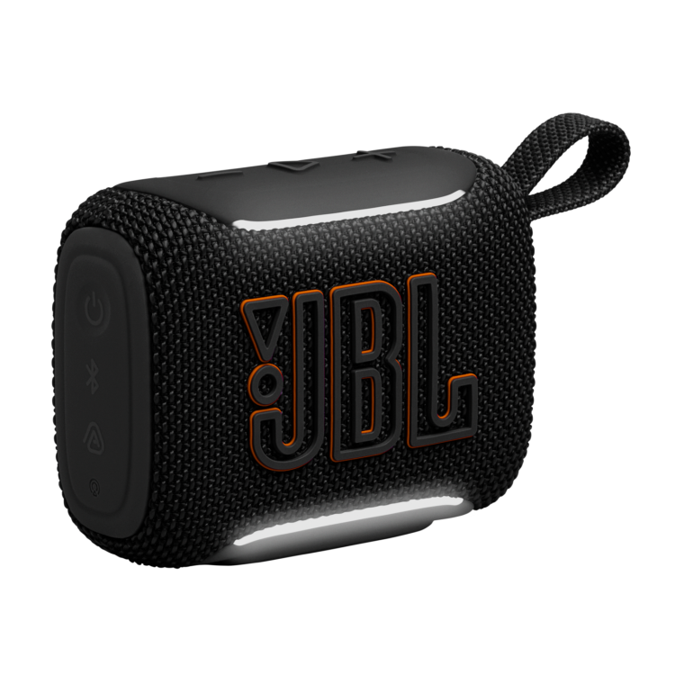 JBL GO5 črn prenosni zvočnik z velikim logotipom, stranskimi gumbi in trpežno tekstilno prevleko