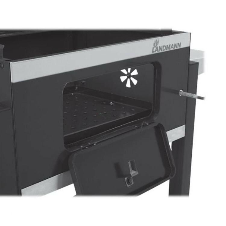 Sprednja vrata ogljenega žara Landmann z nastavljivim dovodom zraka in pepelnikom.