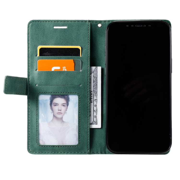 Zelena preklopna torbica za Samsung Galaxy A27 5G z režami za kartice, žepom za bankovce in prozornim okencem za dokumente zagotavlja praktičnost in dodatno funkcionalnost.