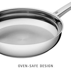 Detajl WMF ponve z napisom »Oven-safe design« in robustnim robom za uporabo v pečici