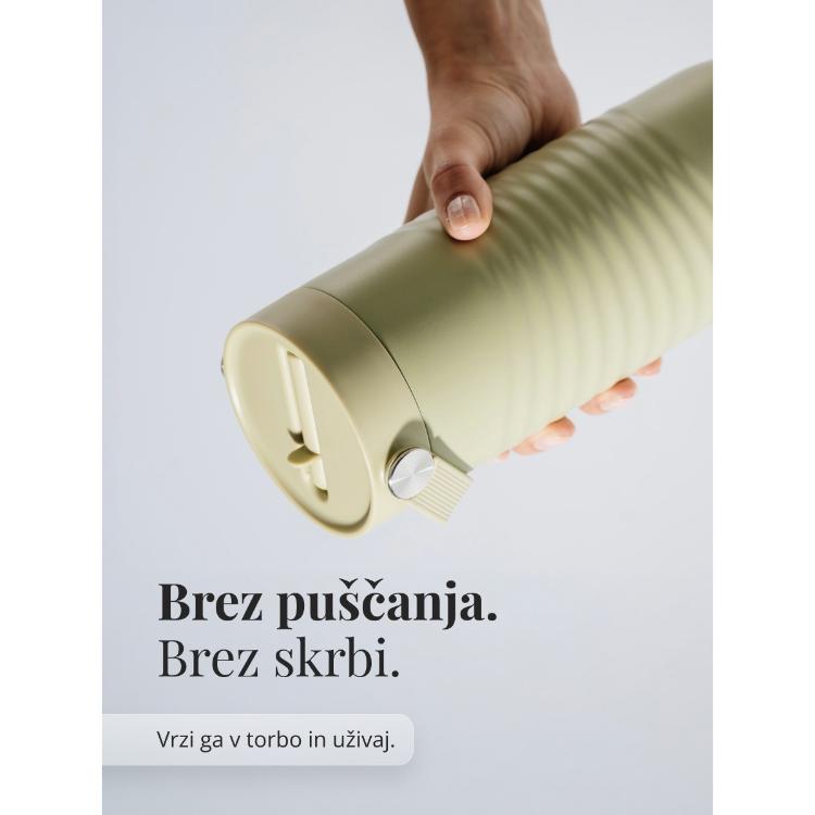 Steklenička Equa 1 L z valovito površino, slamico in vrtljivim ročajem za lažje prenašanje