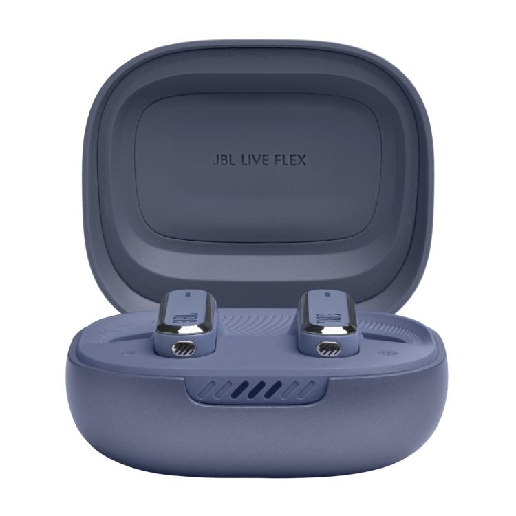  Copilot said: JBL Live Flex – odprt polnilni etui z dvema brezžičnima slušalkama v modri barvi, LED prikaz stanja baterije.