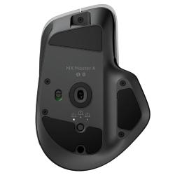 Spodnja stran miške Logitech MX Master 4 z visoko natančnim senzorjem, gumbom za preklapljanje med napravami in podporo Bluetooth povezavi omogoča hitro menjavo med več računalniki ter brezhibno delo v večopravilnih okoljih.
