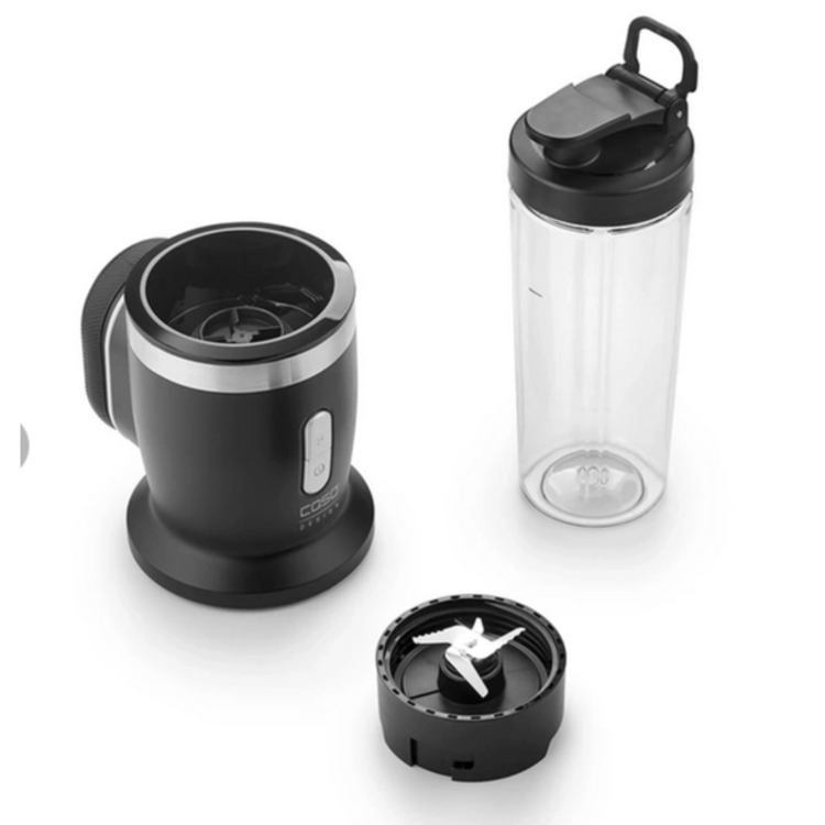 Razstavljen Caso Design brezžični blender z osnovno enoto, mešalno posodo s pokrovom za pitje in snemljivim rezilnim nastavkom