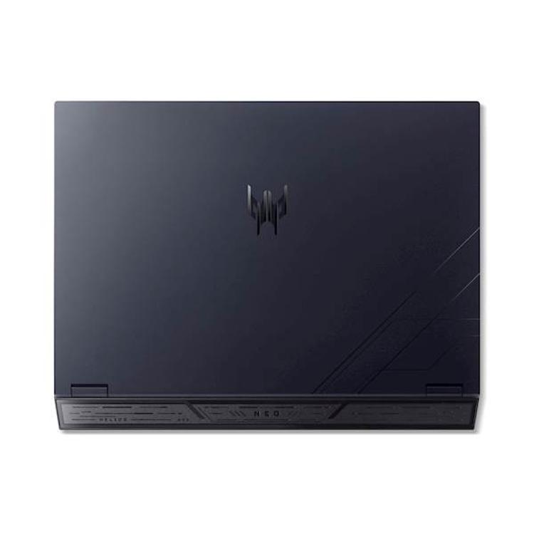 Zadnja stran prenosnika Acer Predator, temno mat ohišje z vgraviranim Predator logotipom.