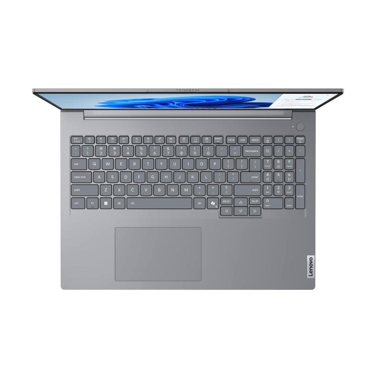 Lenovo ThinkBook prenosnik, pogled od zgoraj na tipkovnico, sledilno ploščico in delno odprt zaslon.