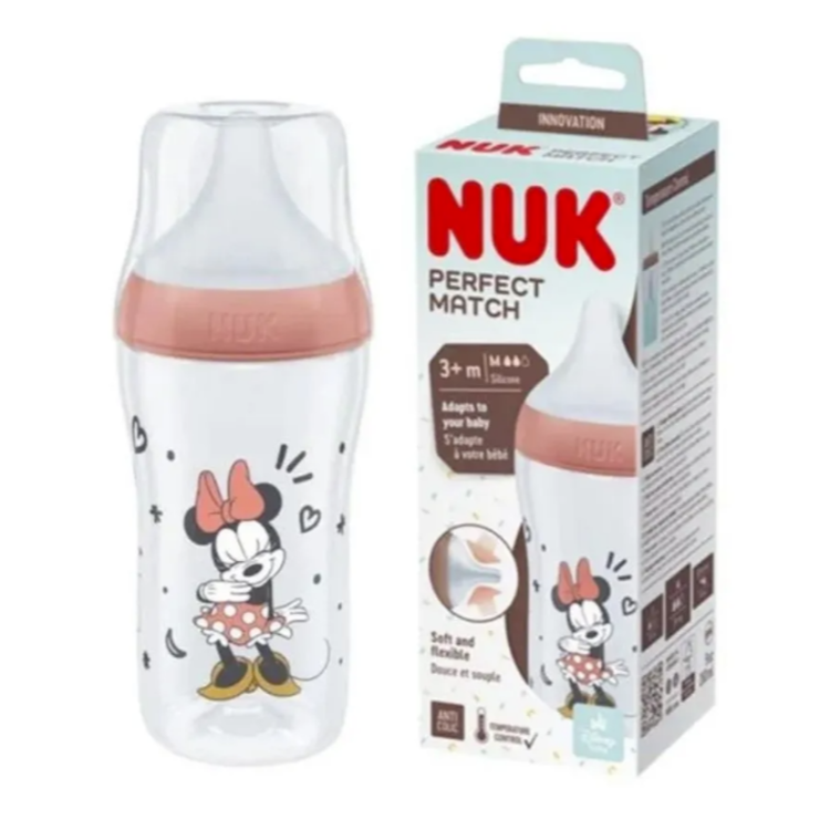 NUK Perfect Match steklenička z motivom Minnie Mouse, prikazana ob embalaži izdelka v beli in rožnati barvi.