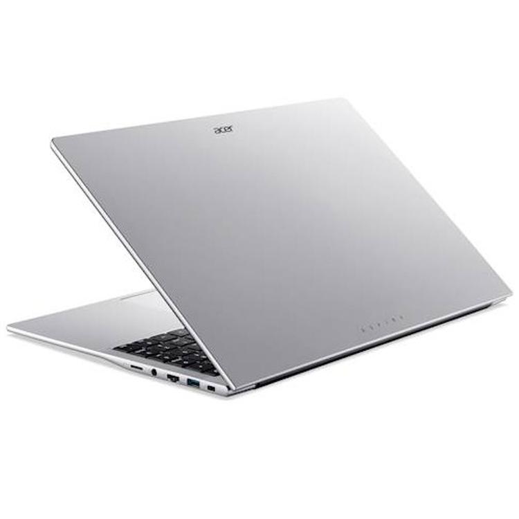 Delno odprt Acer Aspire prenosnik, prikazan iz zadnjega kota z vidnimi priključki ob strani.