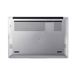 Spodnja stran Acer Aspire prenosnika z velikimi prezračevalnimi odprtinami in gumiranimi nogicami za stabilnost.