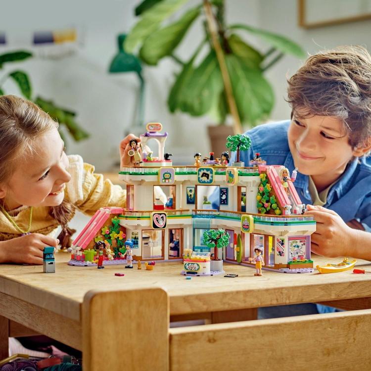 Lego Friends Nakupovalni center Heartlake Cityja - 42604