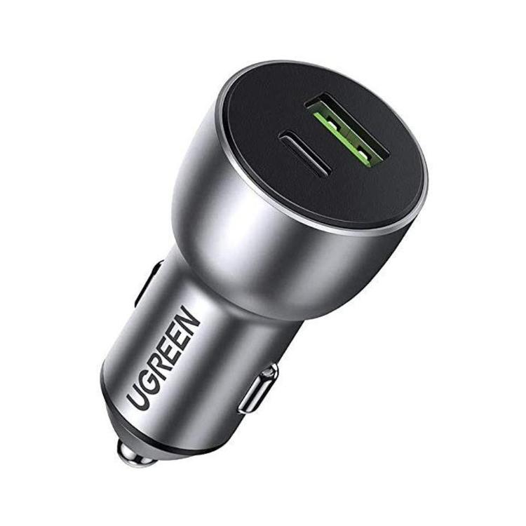 Kompakten avtopolnilec z USB-C in USB-A priključkom omogoča polnjenje dveh naprav hkrati.