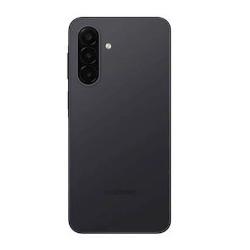Zadnja stran črnega Samsung Galaxy A18 LTE z navpično trojno kamero in LED-bliskavico.