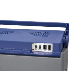 Nadzorna plošča hladilne torbe Clatronic z ECO/Normal stikalom, 12 V in 220–240 V priklopom.