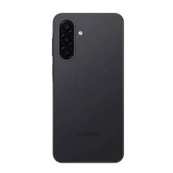 Zadnja stran črnega Samsung Galaxy A18 LTE 256 GB z navpično trojno kamero in LED-bliskavico.