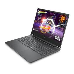 Temno siv HP Victus gaming prenosnik, prikazan pod kotom z vidno tipkovnico in zaslonom.