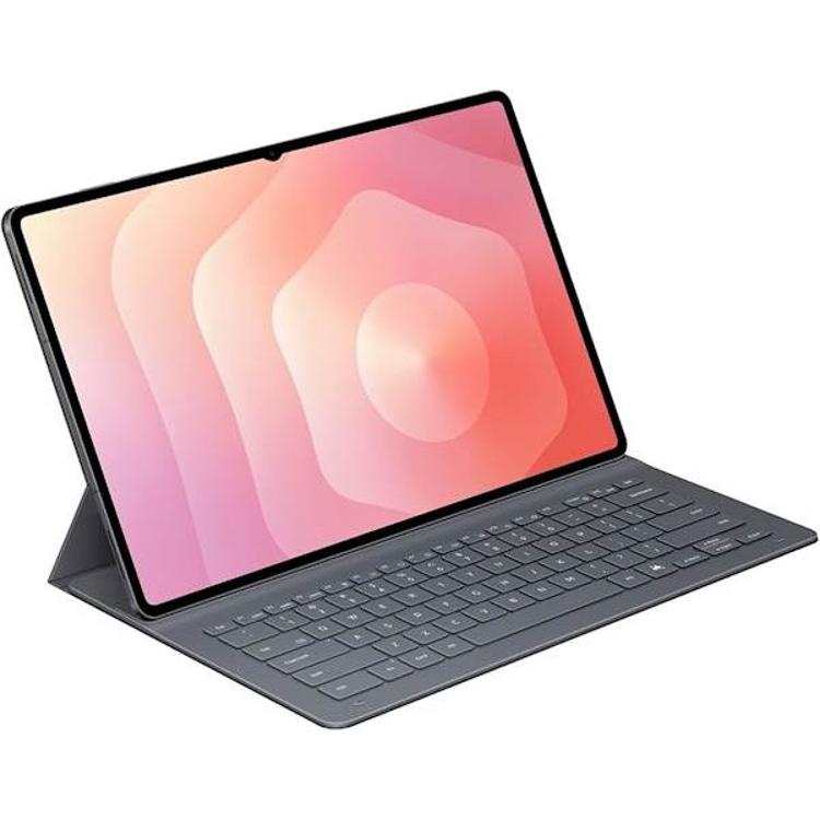 Samsung Galaxy Tab S11 SM-X730 v sivi barvi z zaščitnim ovitkom in priloženo tipkovnico.