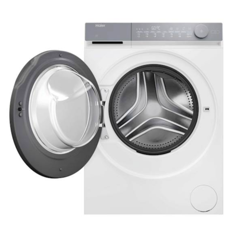 Haier sušilni stroj v beli barvi, prikazan z odprtimi vratci in pogledom v notranjost bobna.