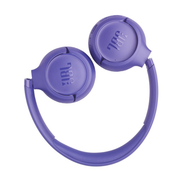  Vijolične JBL slušalke, zložene naploščato, kompaktne za shranjevanje in prenašanje.
