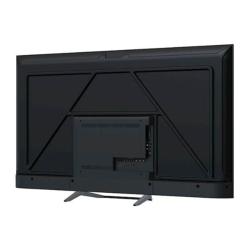 Zadnja stran TV Haier s sredinskim priključnim modulom in kovinskim stabilnim stojalom.