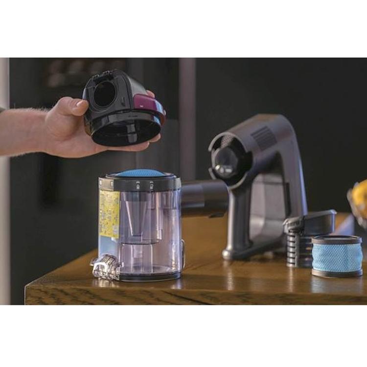 Razstavljeni deli posode za prah sesalnika Hoover, prikaz enostavnega čiščenja filtracije.