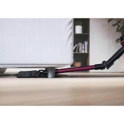 Nizek profil talne krtače sesalnika Hoover za sesanje pod nizkim pohištvom.