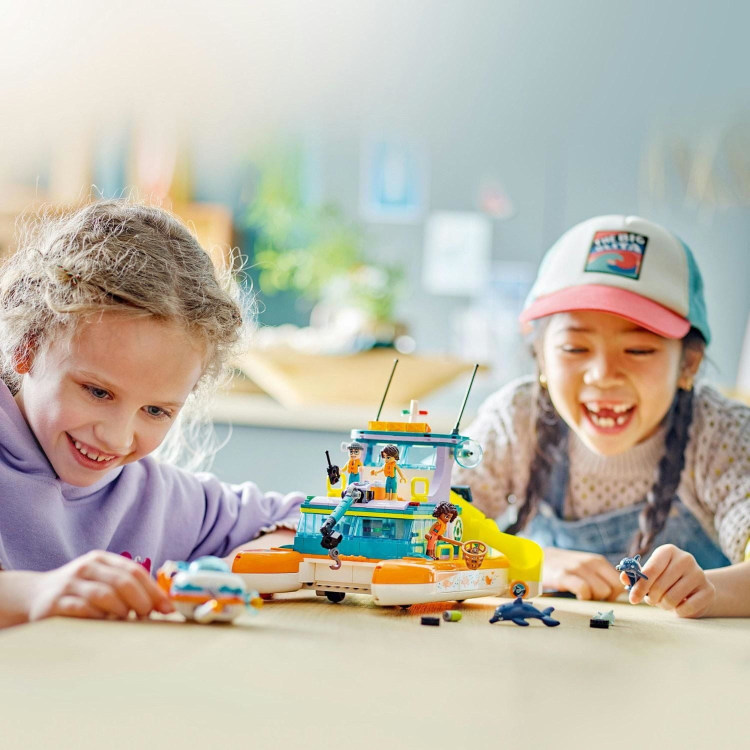 Lego Friends Pomorski reševalni čoln - 41734