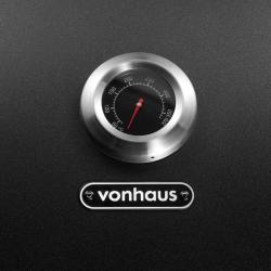 Žar VonHaus XL American BBQ z robustno jekleno konstrukcijo, pokrovom z vgrajenim termometrom in prostorno površino za peko predstavlja idealno rešitev za družinska druženja, piknike in vrtne zabave.