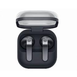 Samsung Galaxy Buds4 v črni barvi v odprtem polnilnem etuiju, prikaz obeh brezžičnih slušalk.
