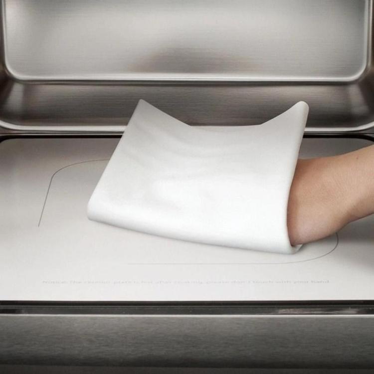 Mikrovalovna pečica CASO MG 20 Ceramic Menu z inovativnim keramičnim dnom brez vrtljivega krožnika omogoča več uporabnega prostora, enostavnejše čiščenje in enakomerno segrevanje hrane.