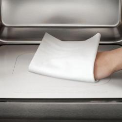 Mikrovalovna pečica CASO MG 20 Ceramic Menu z inovativnim keramičnim dnom brez vrtljivega krožnika omogoča več uporabnega prostora, enostavnejše čiščenje in enakomerno segrevanje hrane.