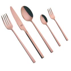 Rose gold jedilni pribor Serena iz nerjavečega jekla, vilice, nož in žlice na belem ozadju.
