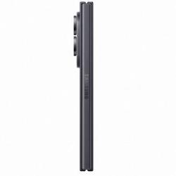 Zložljiv pametni telefon Galaxy Fold v grafitni barvi združuje eleganten dizajn, tanko konstrukcijo in velik notranji zaslon za produktivno uporabo.