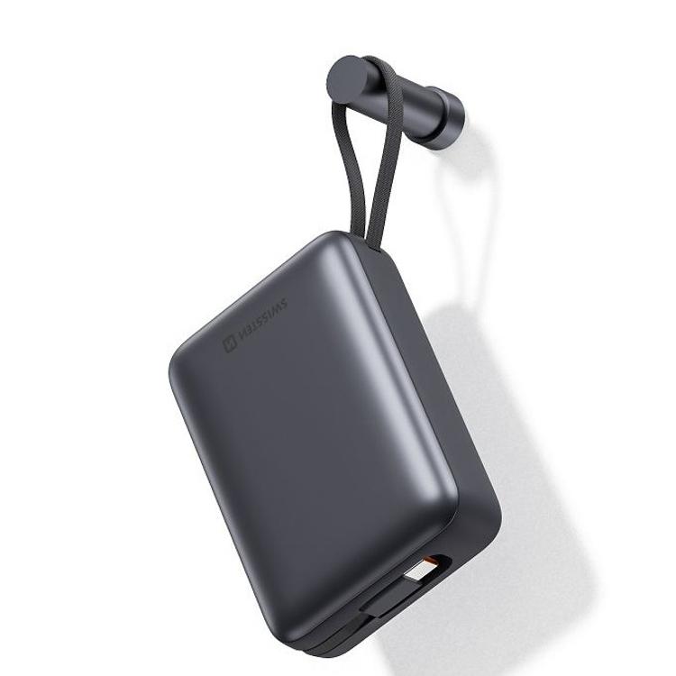 Swissten Power Bank 20.000 mAh z LCD-prikazovalnikom stanja baterije, USB‑C in USB‑A izhodoma ter podporo hitremu polnjenju zagotavlja zanesljivo napajanje za pametne telefone, tablice in druge elektronske naprave.