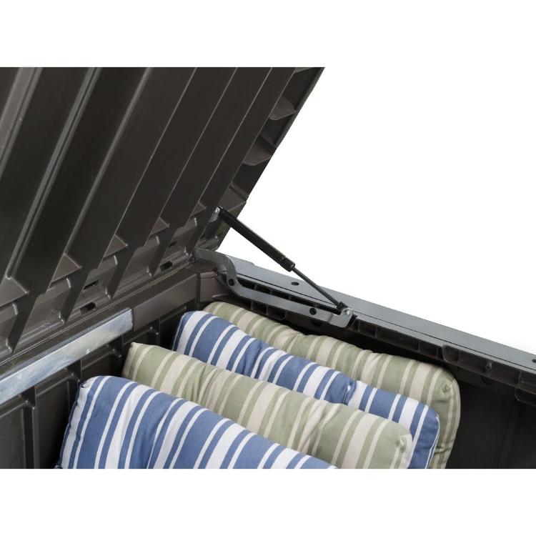 Keter vrtna shranjevalna skrinja z odprtim pokrovom, vidne blazine v notranjosti