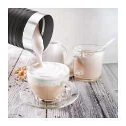 Penilec mleka UFESA MF NUVELLA med pripravo goste mlečne pene za kapučino ali latte napitke.