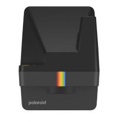 Polaroid Now+ 2 (Gen 2), zadnji pogled, značilna mavrična črta in minimalistično ohišje.