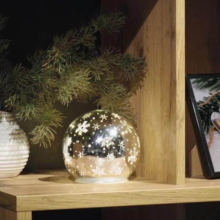 Božična steklena krogla snežinke LED, 12 cm, 3x AA, notranji, topla bela
