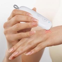 Uporaba naprave za lajšanje pikov žuželk na roki